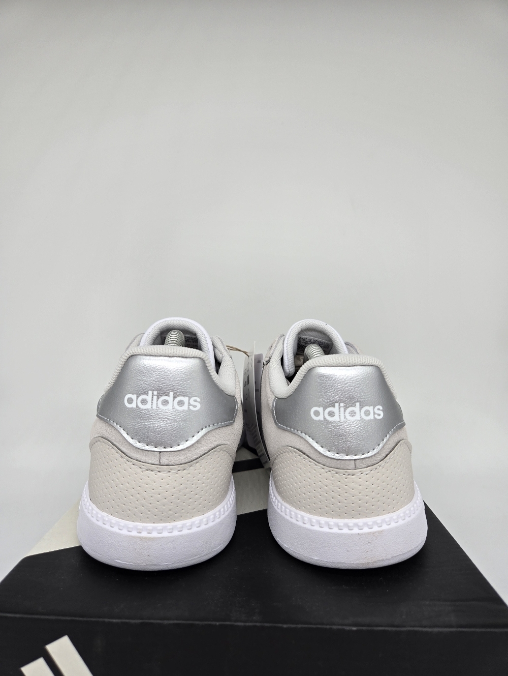 adidas Women's Breaknet Sleek JQ8267 Grey Silver Metallic Shoes Size 10 - Picture 4 of 8